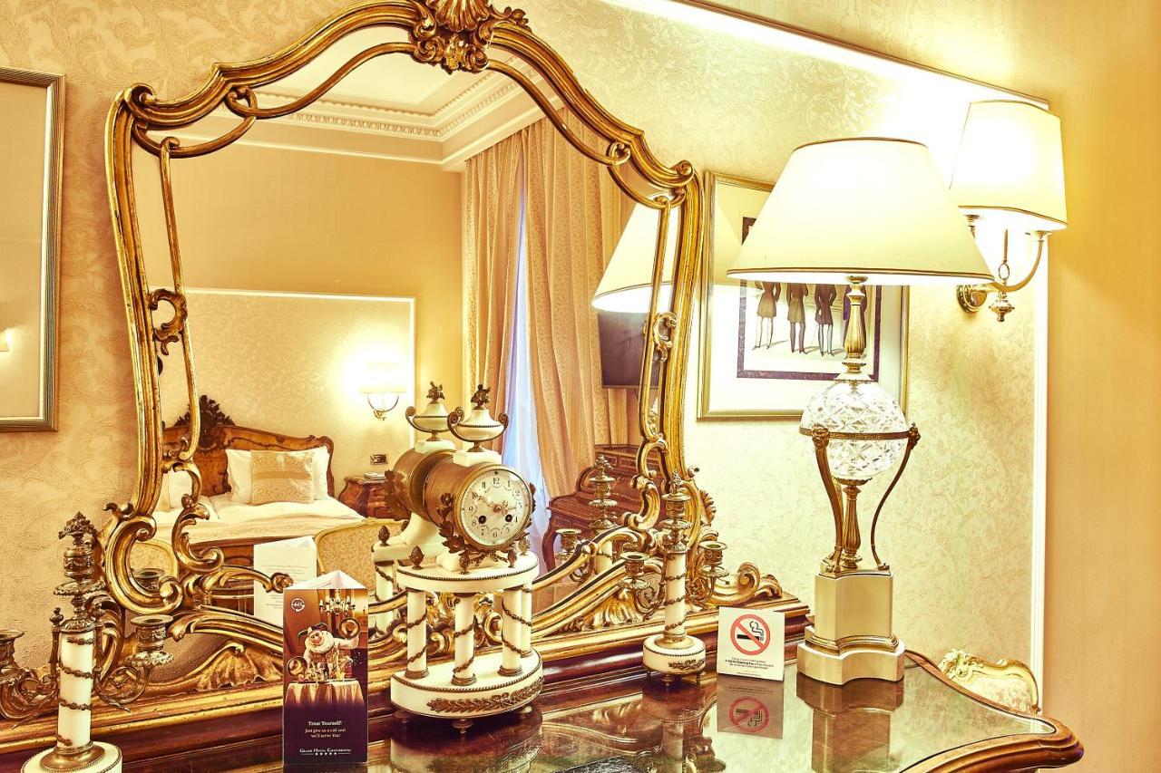 Grand Hotel Continental Bucuresti Exterior photo A dressing table