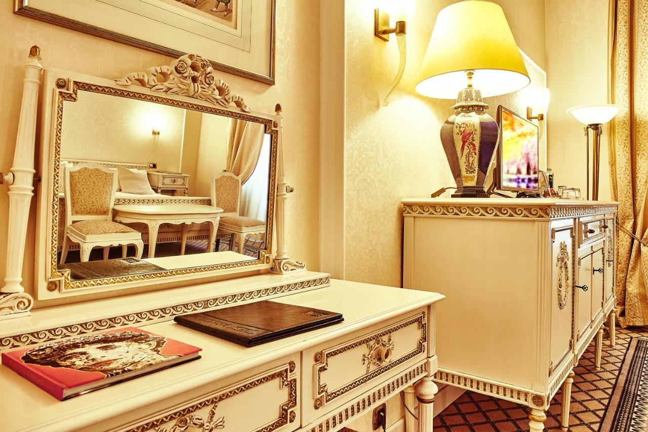 Grand Hotel Continental Bucuresti Exterior photo A dressing table