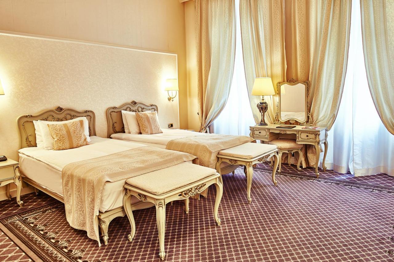 Grand Hotel Continental Bucuresti Exterior photo A room at the hotel