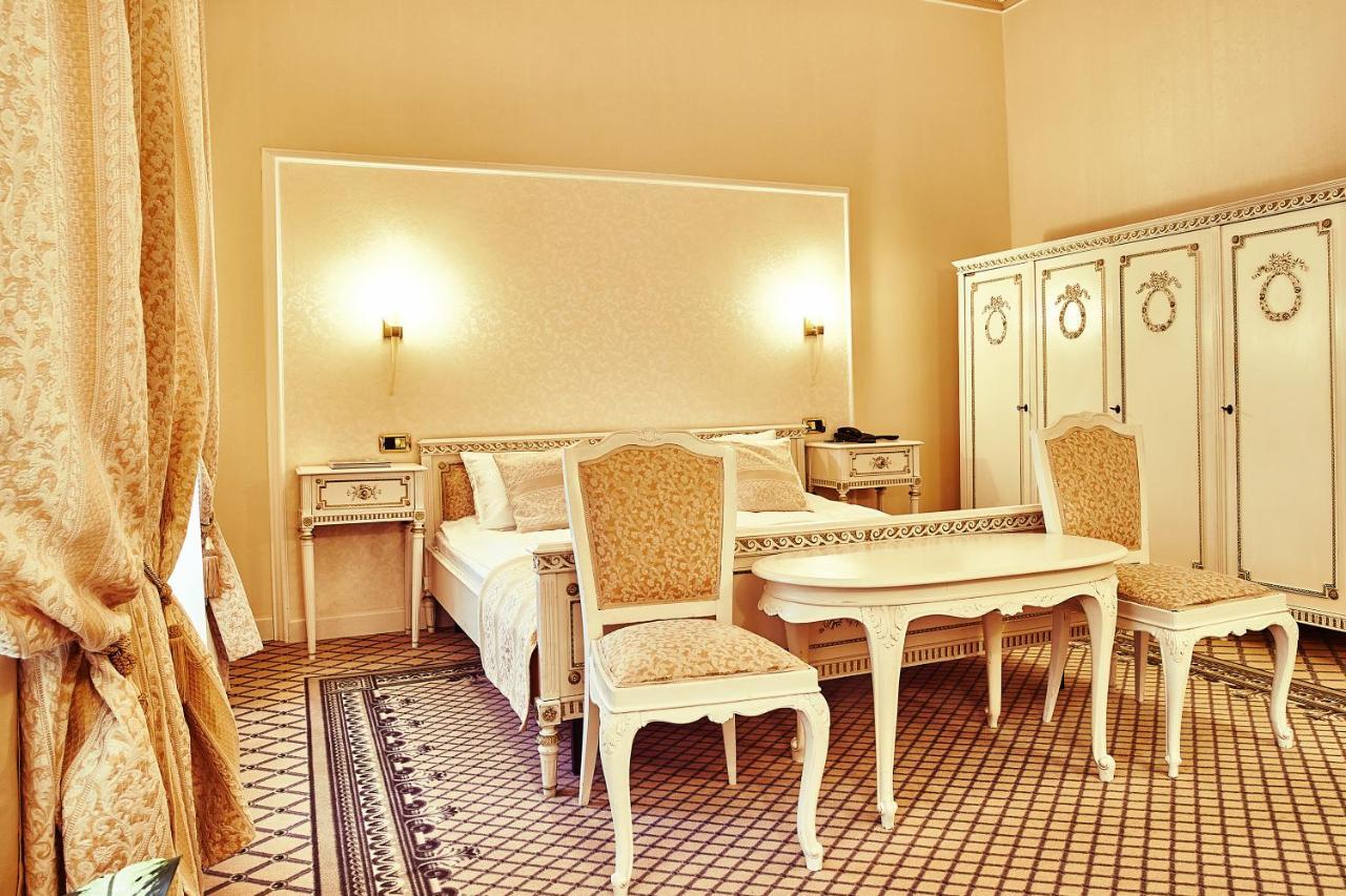 Grand Hotel Continental Bucuresti Exterior photo A suite at the hotel