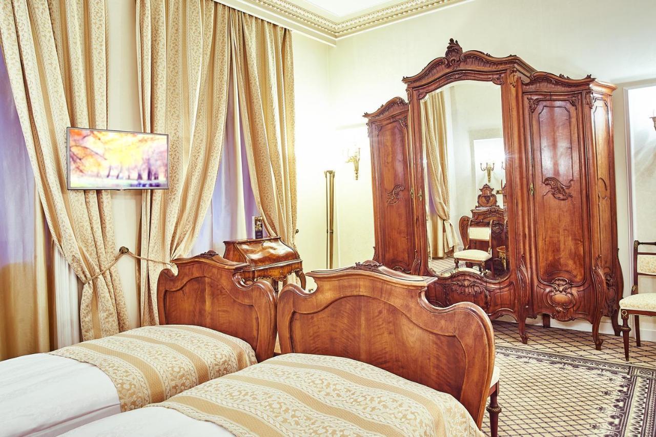 Grand Hotel Continental Bucuresti Exterior photo A room at the hotel