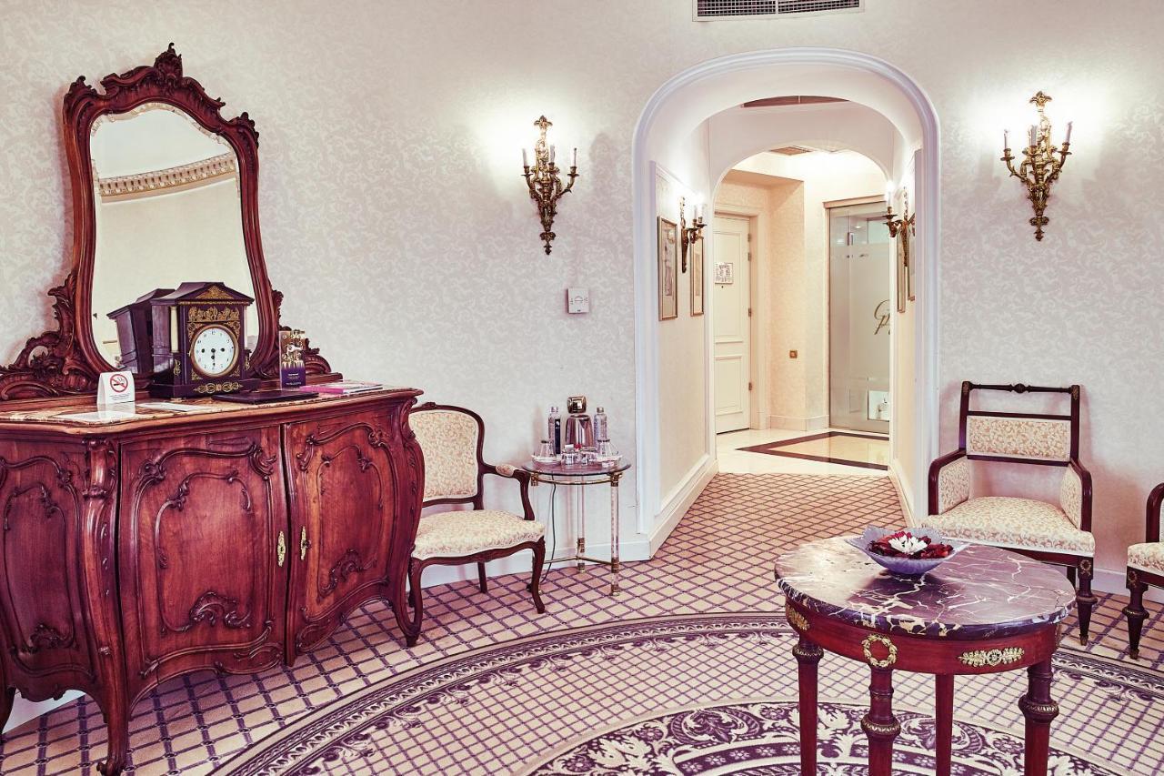 Grand Hotel Continental Bucuresti Exterior photo A suite at the hotel